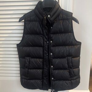 J Crew Women’s Black Puffer Vest

Excellent condition
No damage like new